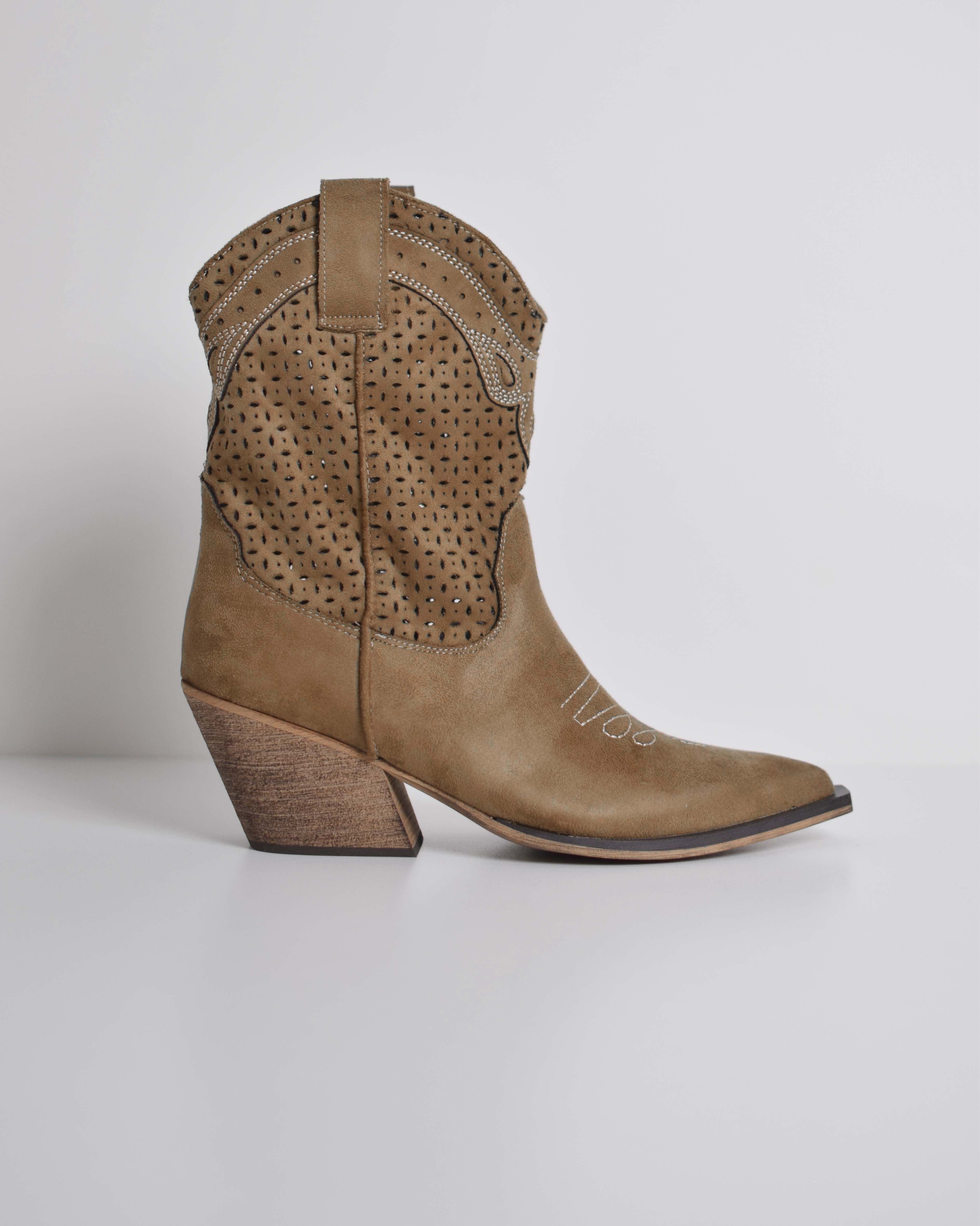 Texano Forato Con Ricami