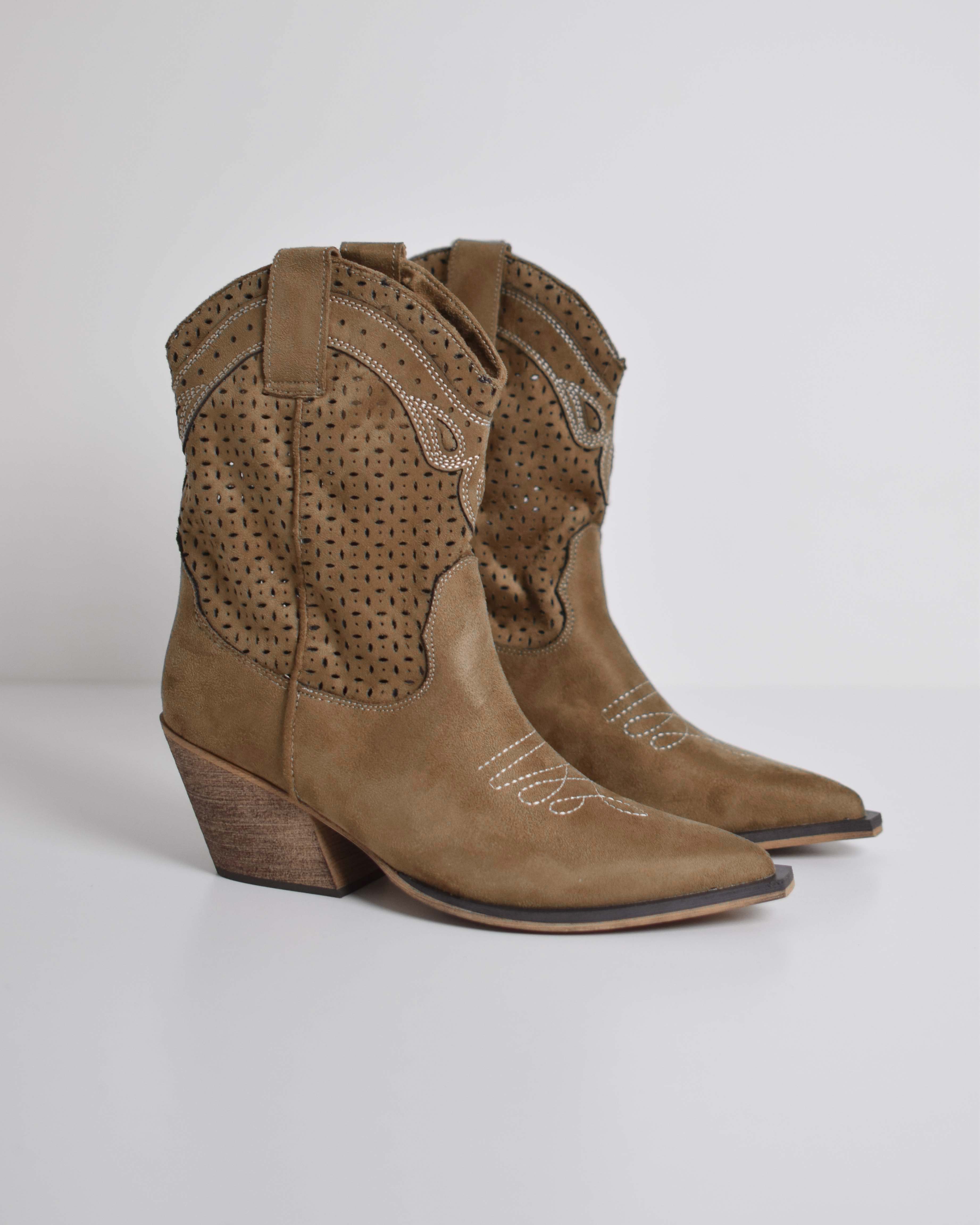 Texano Forato Con Ricami