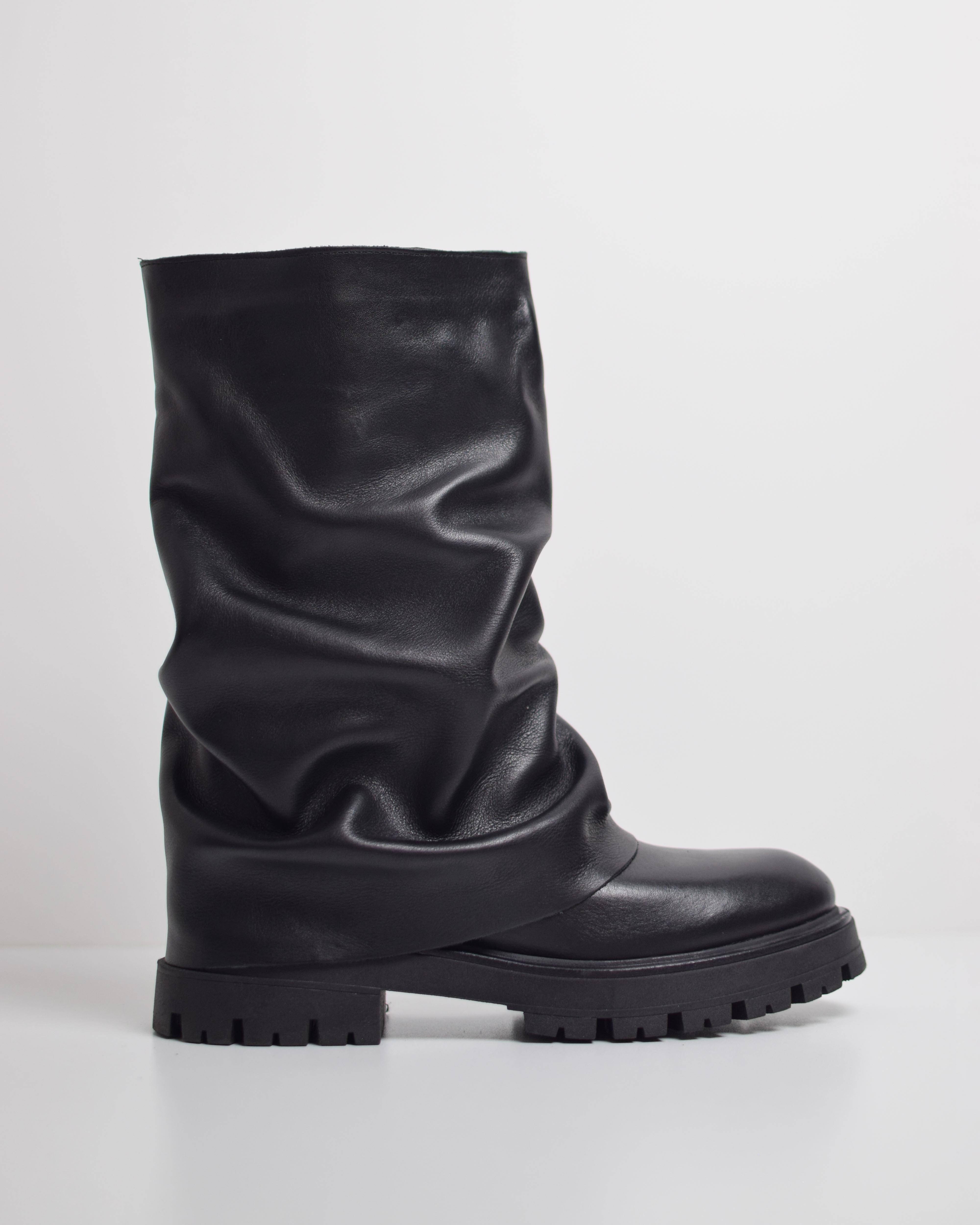Stivaletto In Pelle Con Risvolto Suola Track
