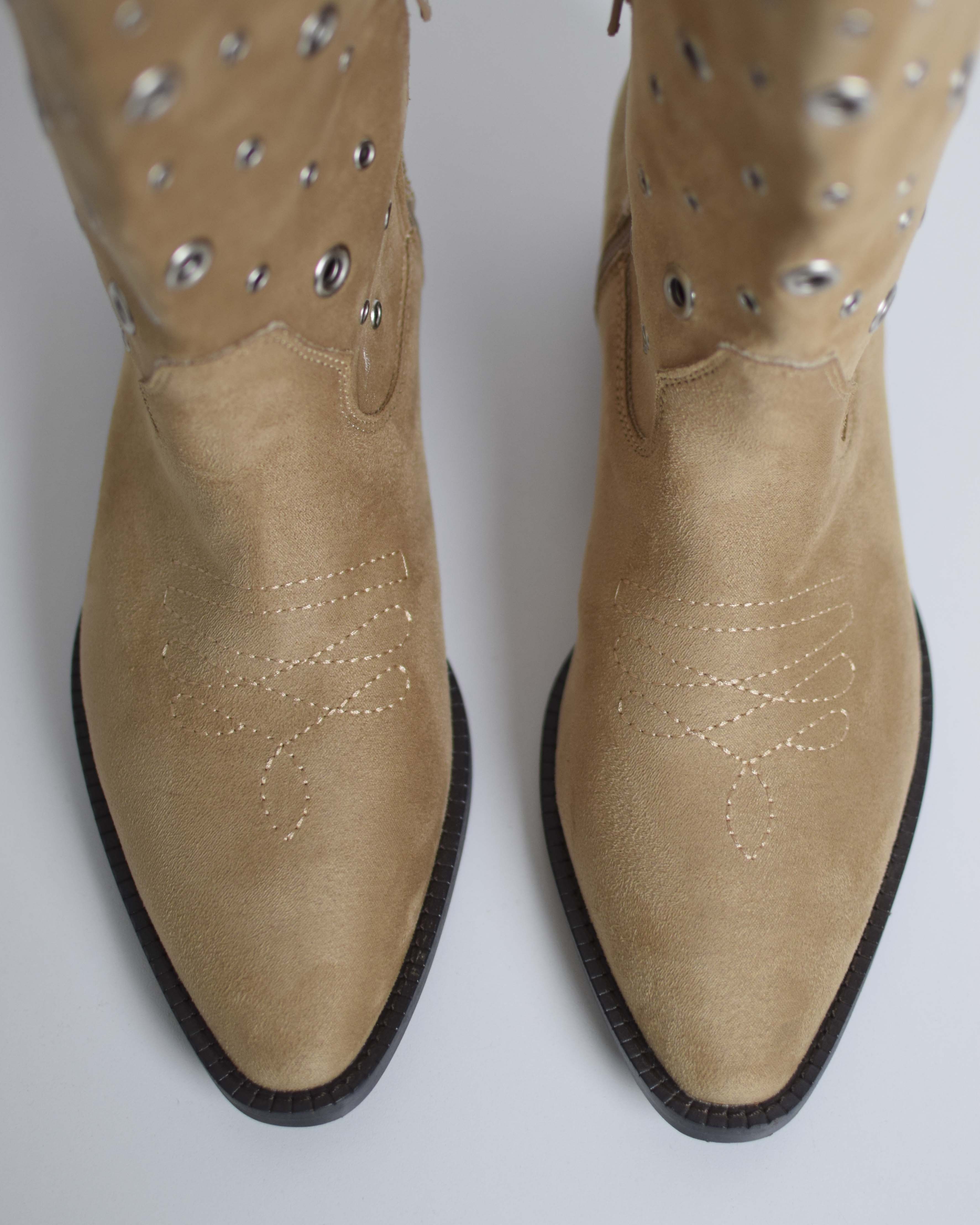 Stivale Con Occhielli