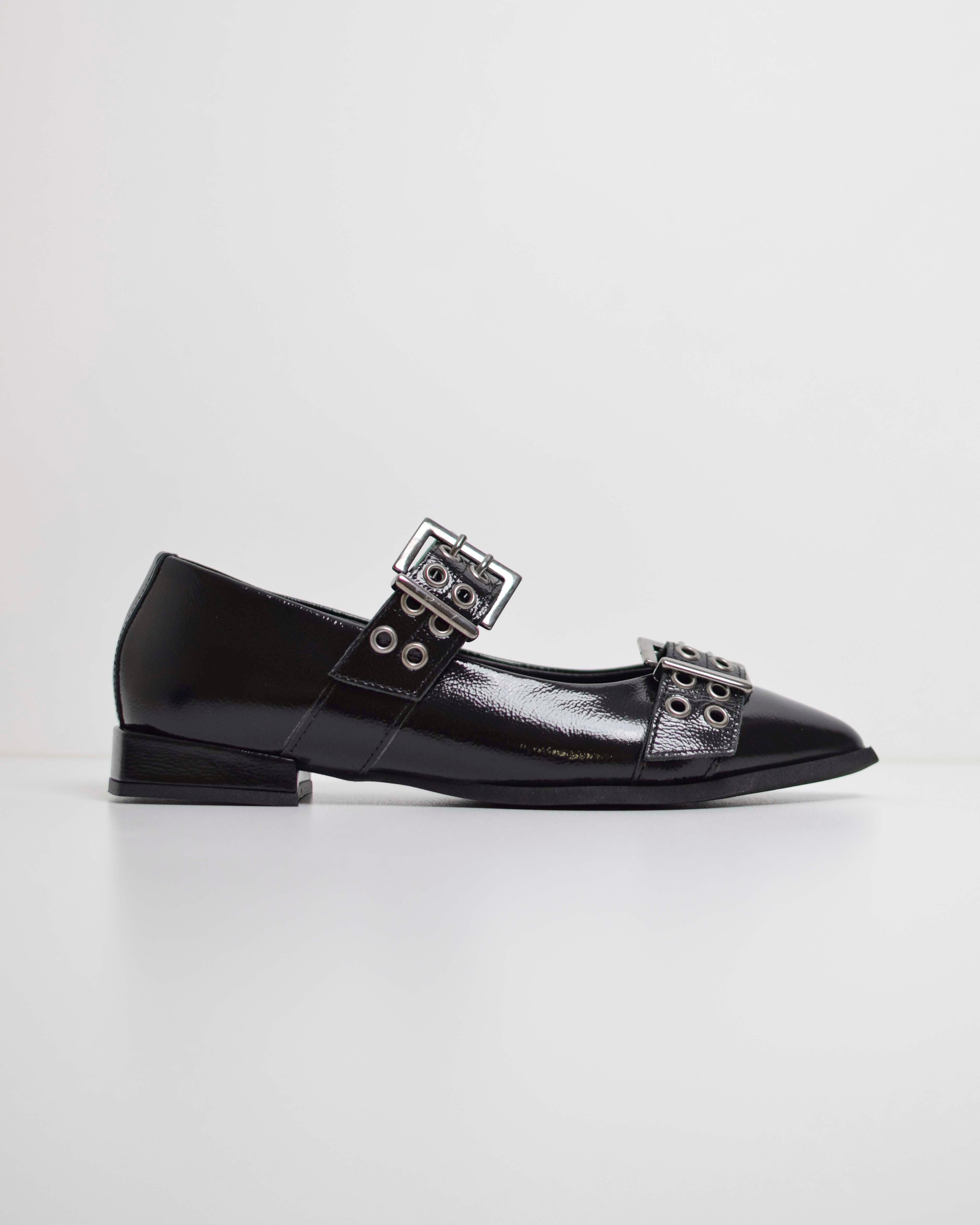 Ballerine In Pelle Con Fibbie E Borchie