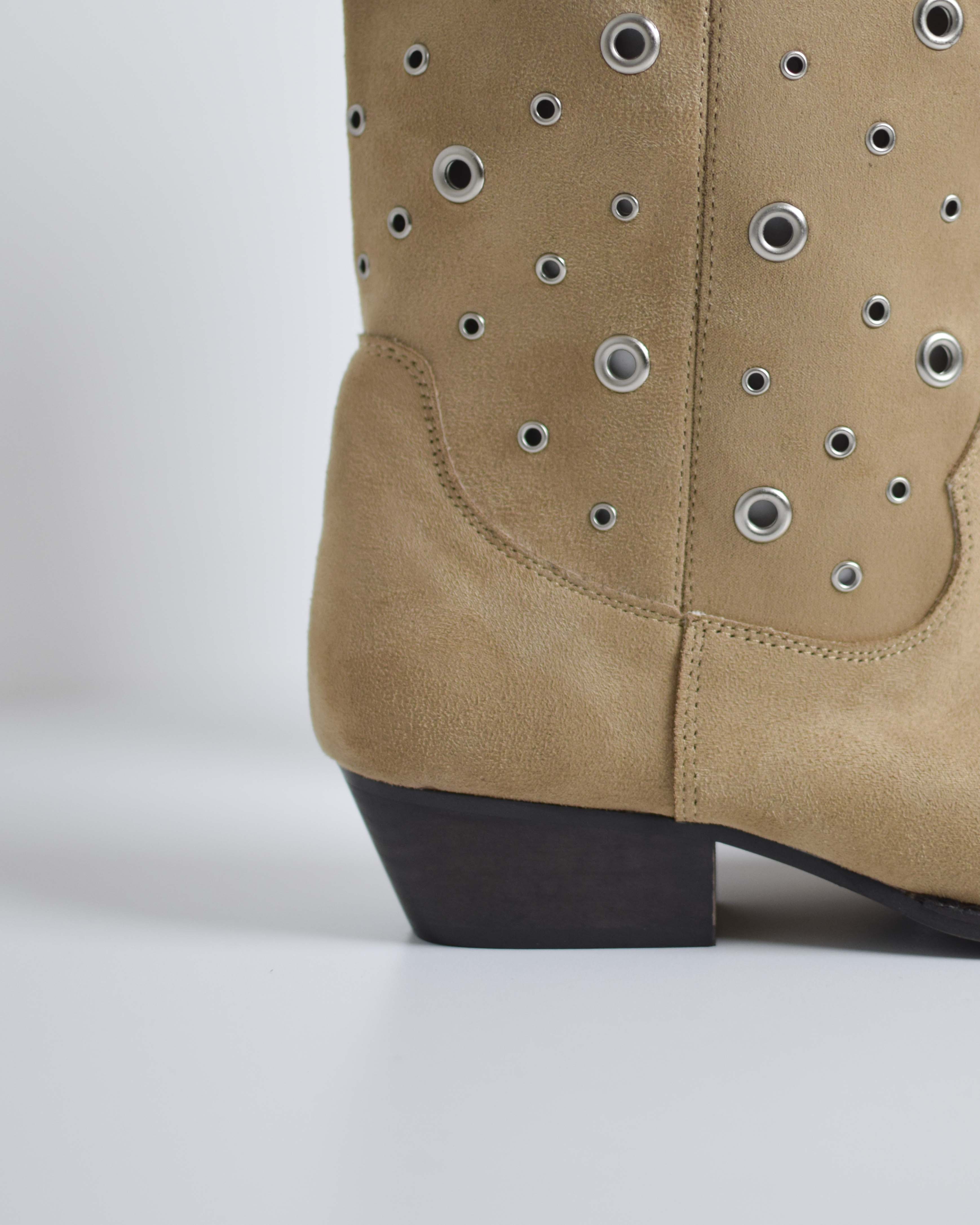 Stivale Con Occhielli