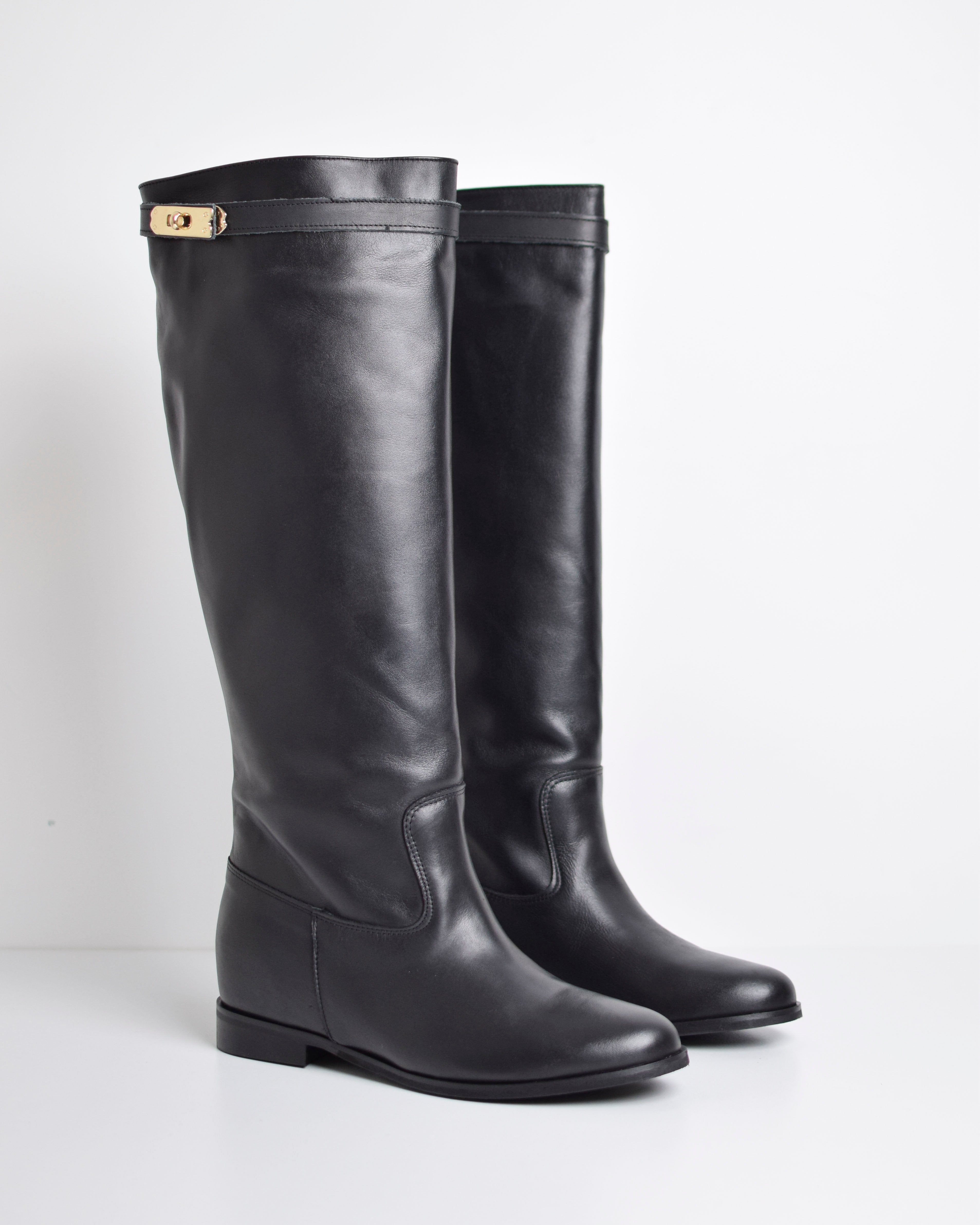 Boot with leather strap