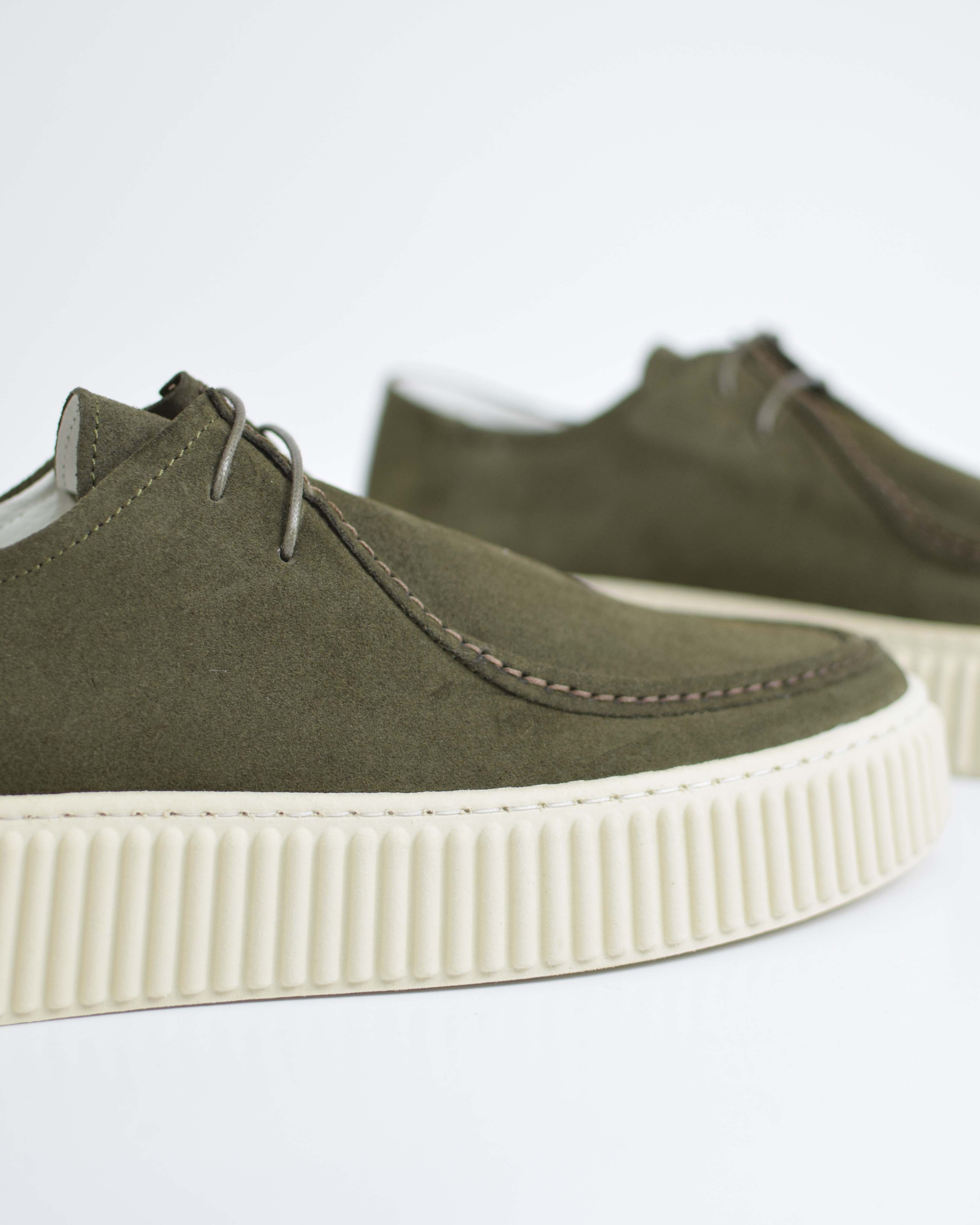 Sneakers in pelle scamosciata