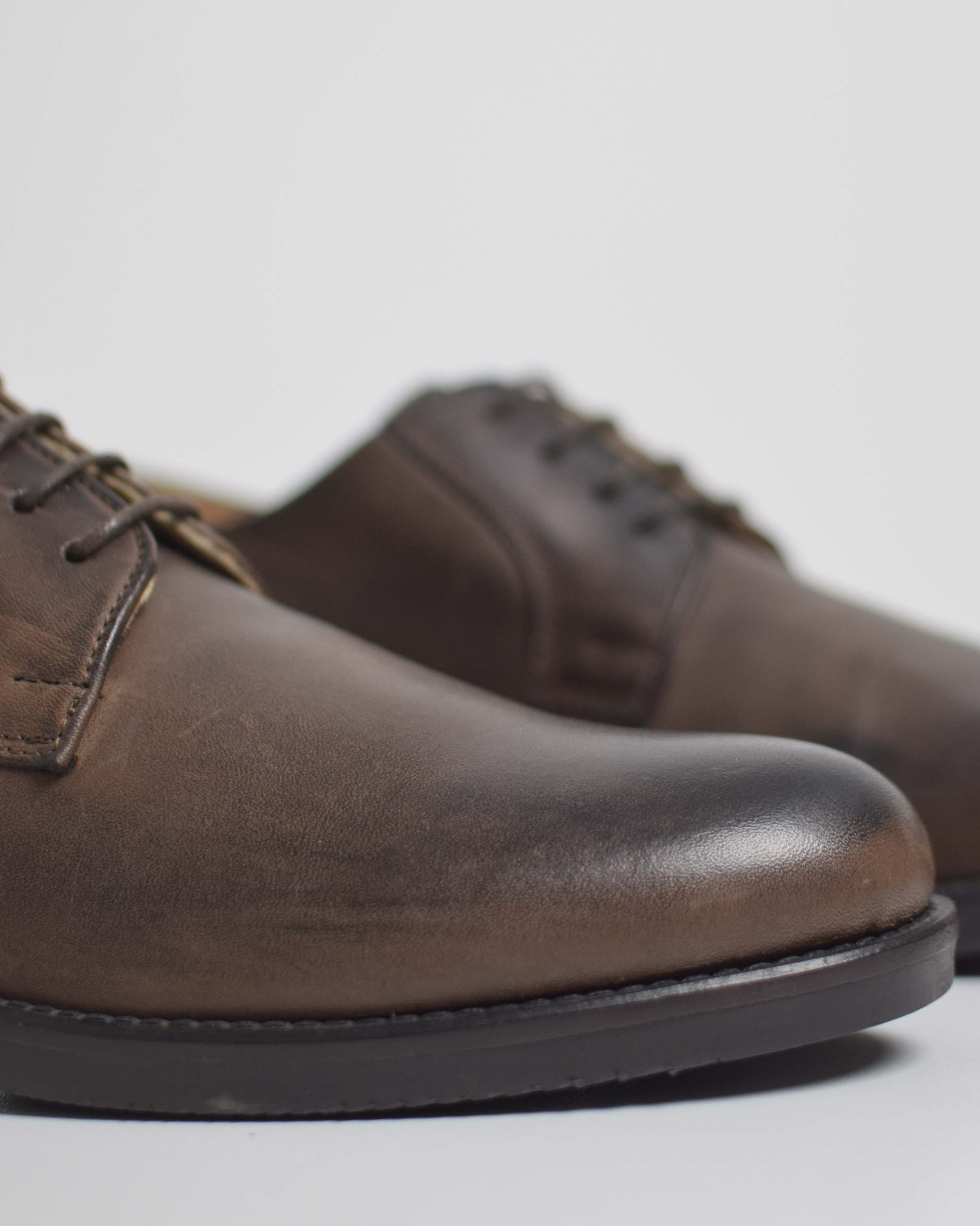 Stringate derby in pelle