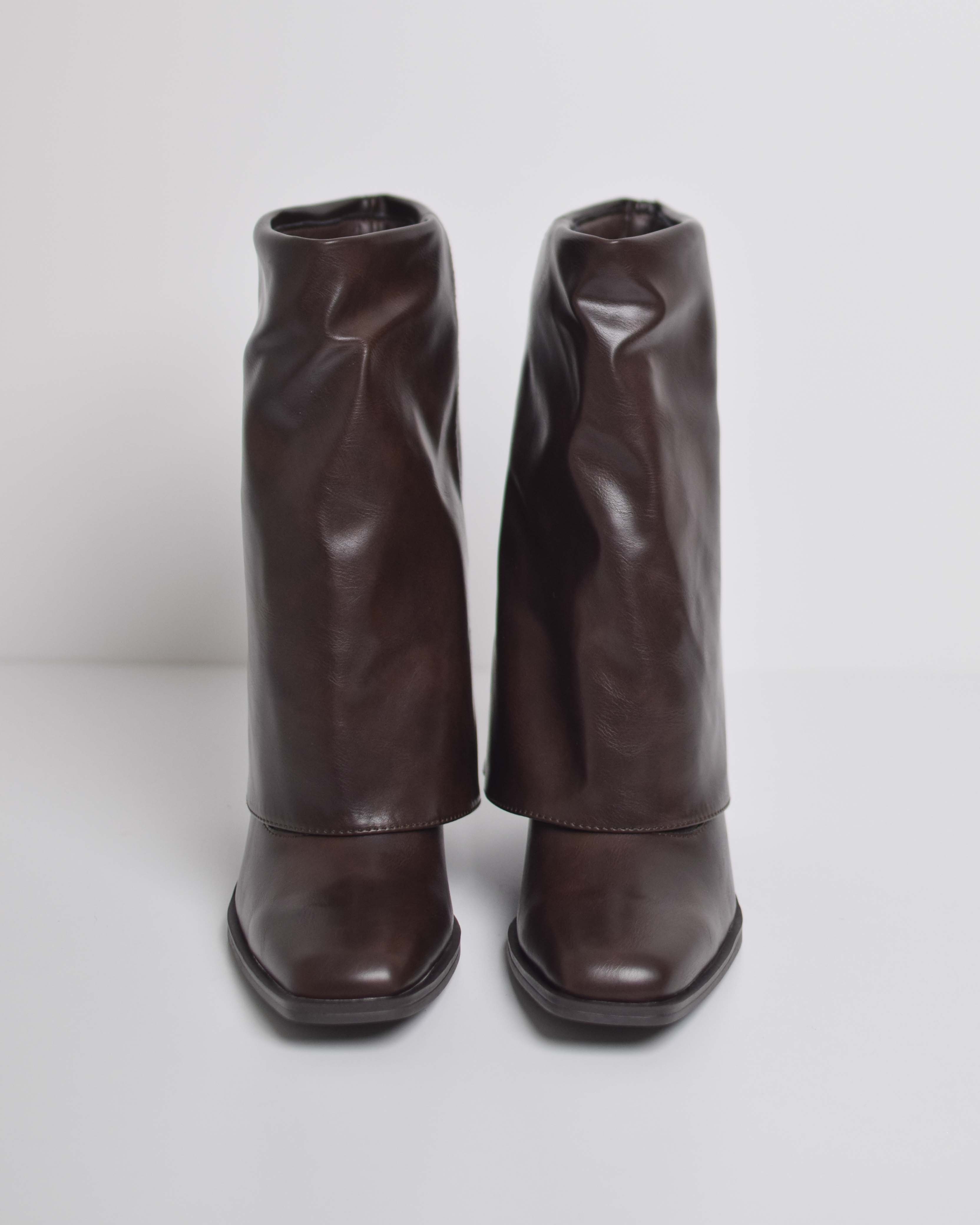 Stivaletti risvolto con tacco