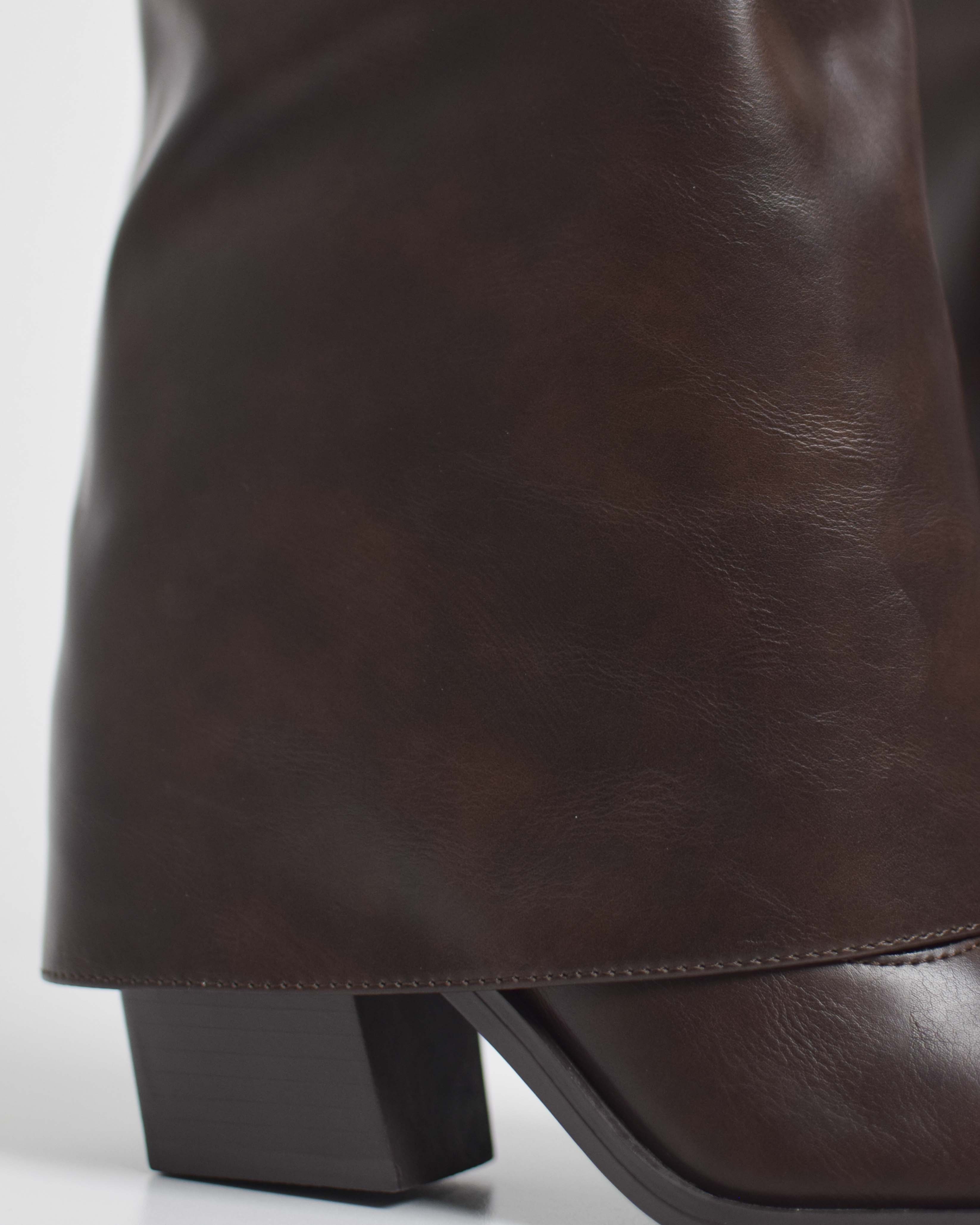 Stivaletti risvolto con tacco