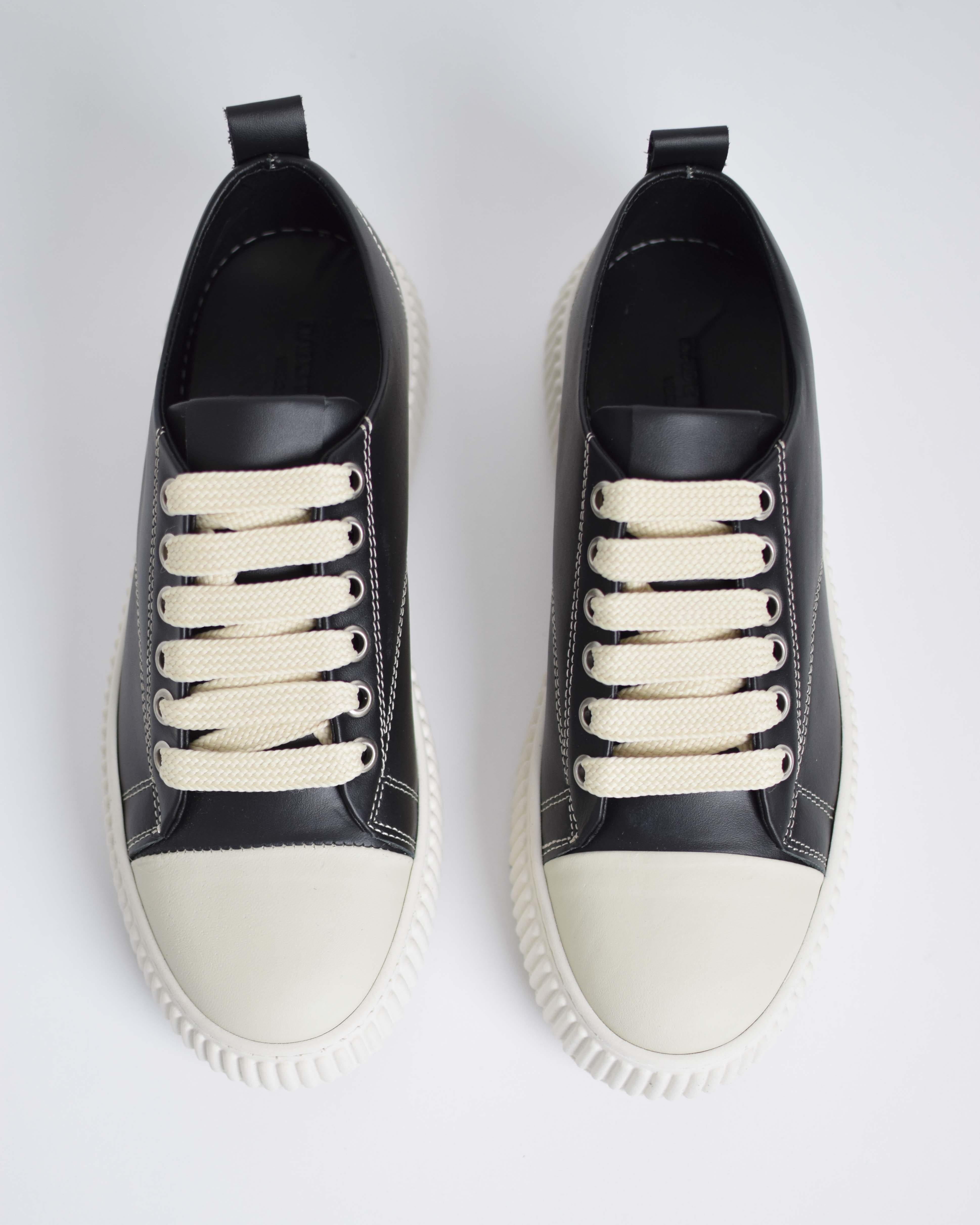 Sneakers Con Puntale