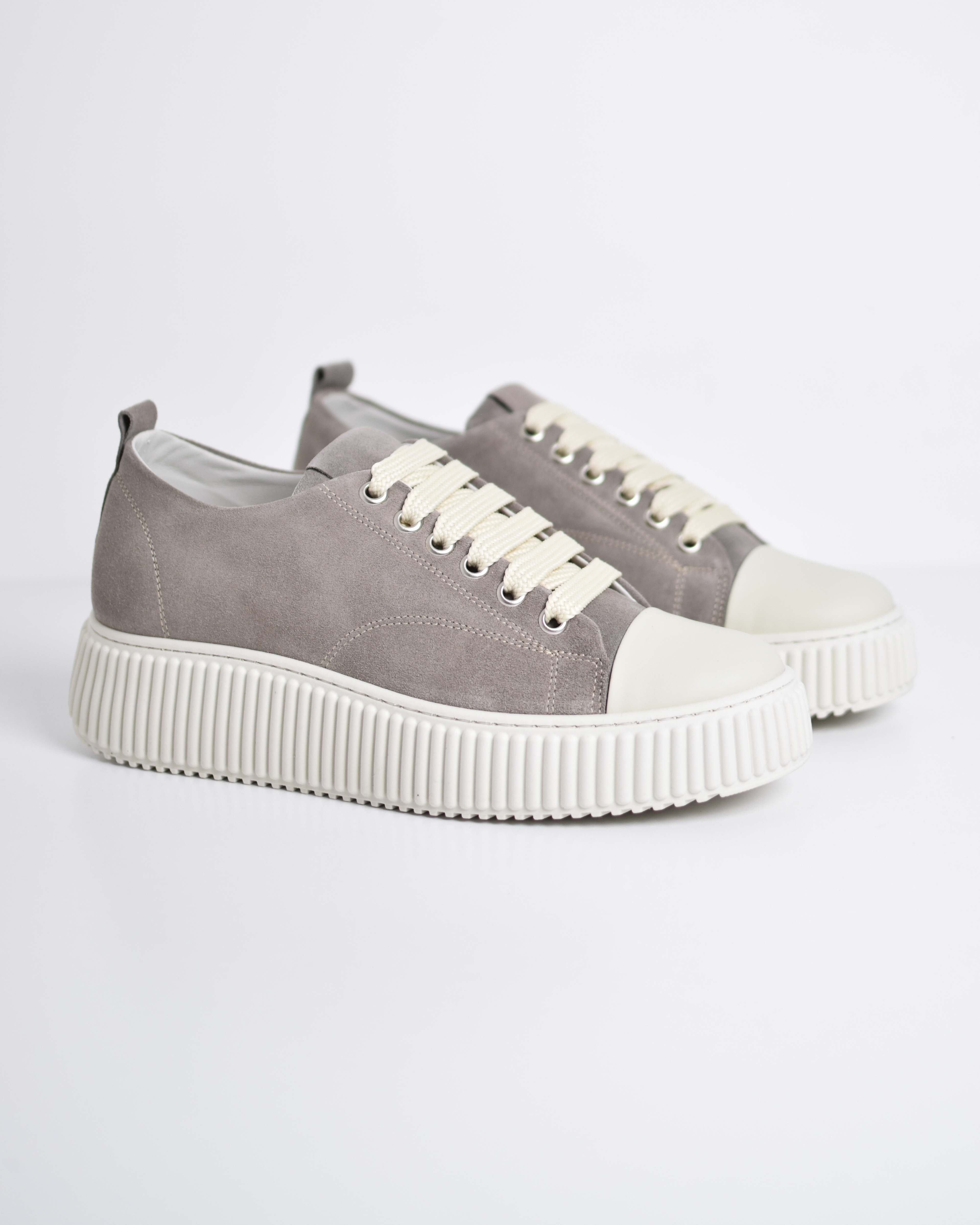 Sneakers Con Puntale