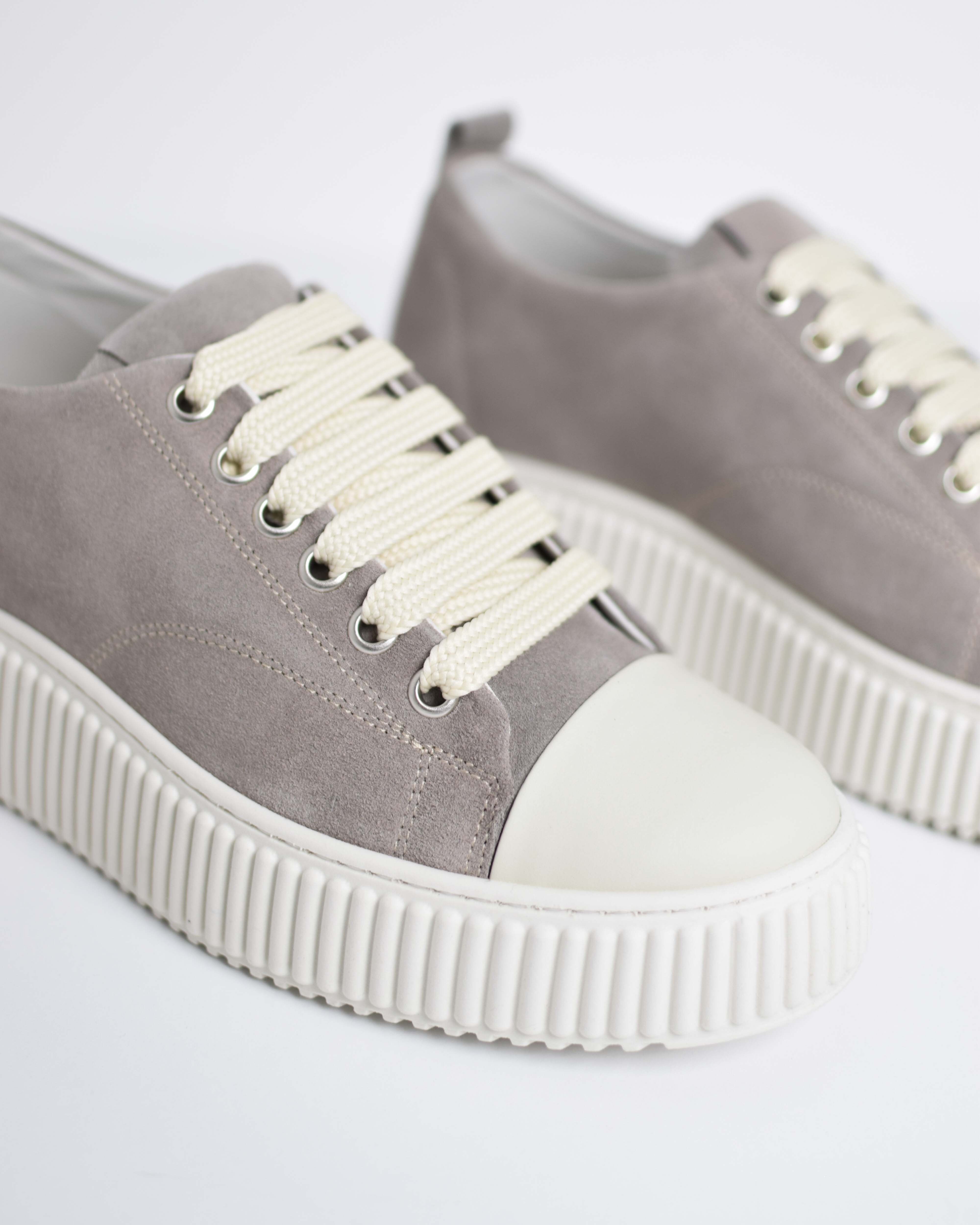 Sneakers Con Puntale