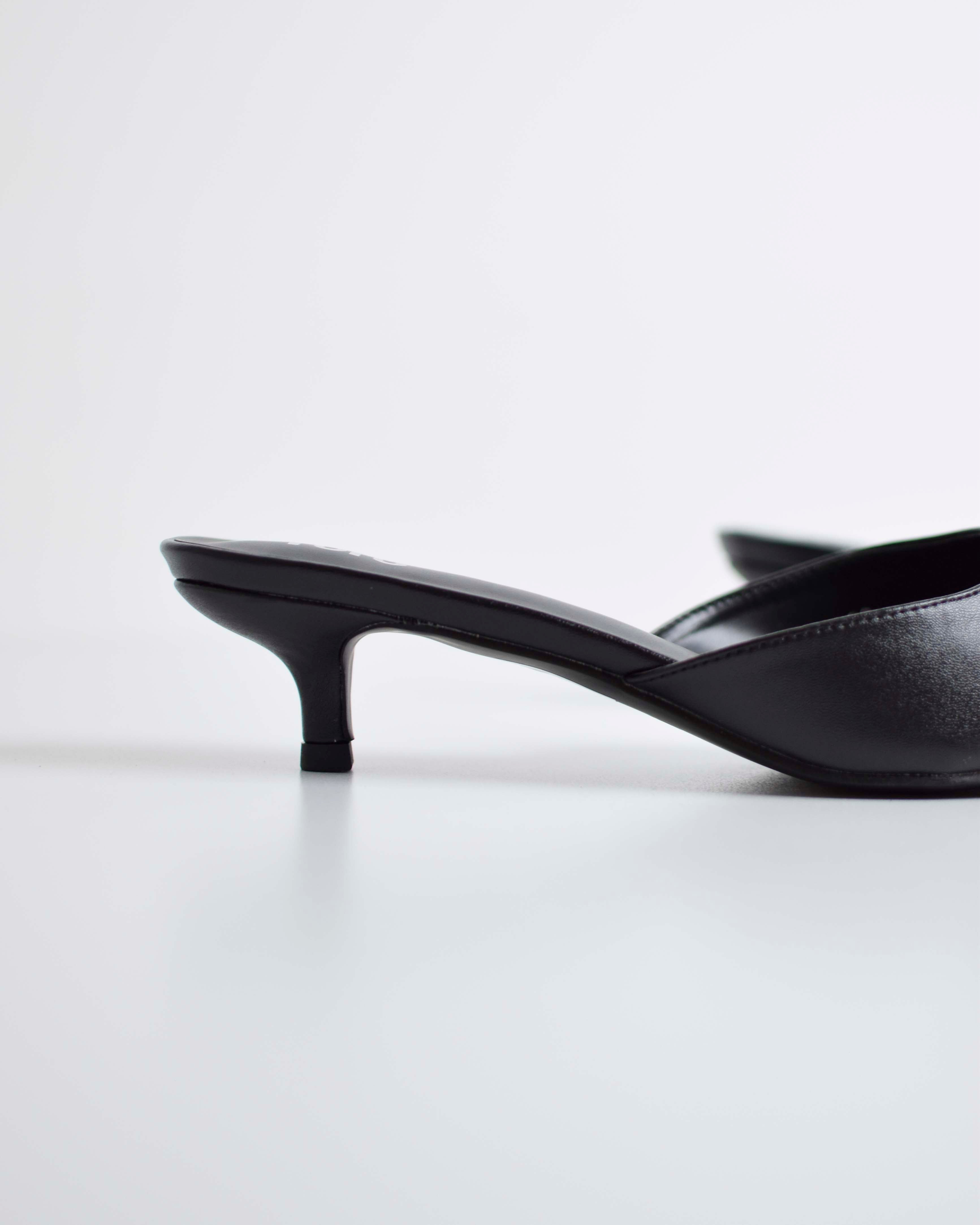 Sandalo A Punta Con Cinturini