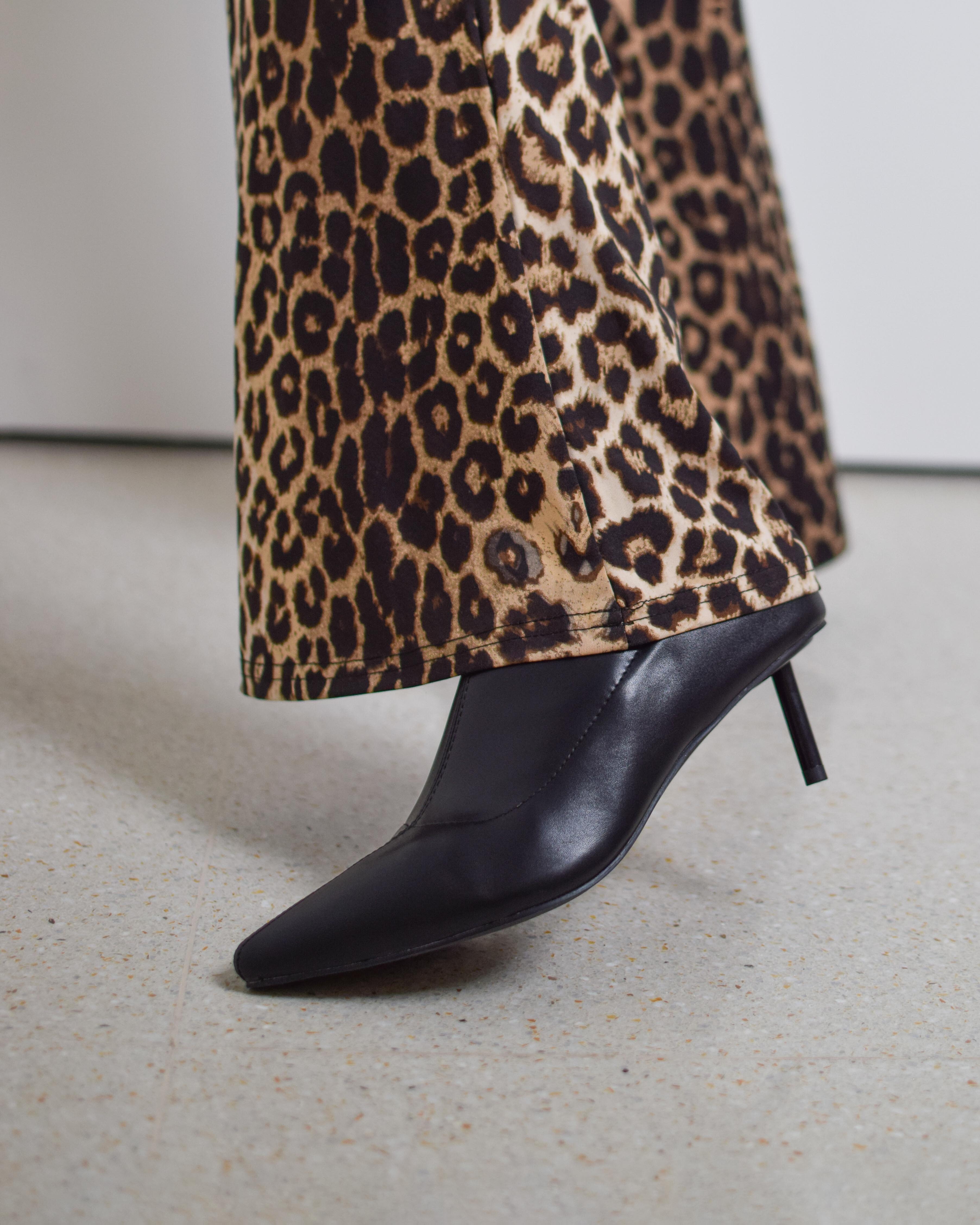 Stretch ankle boot with heel