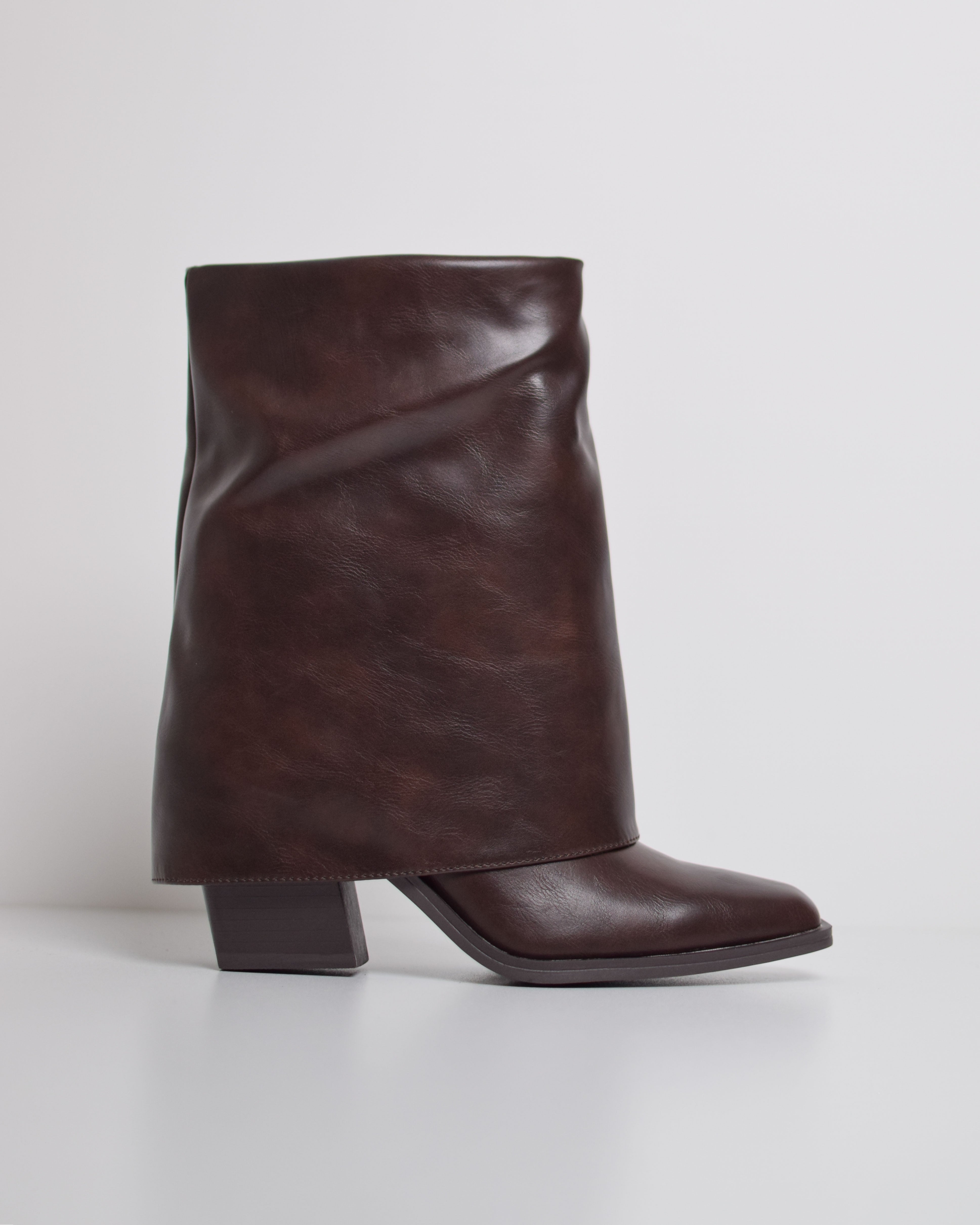 Stivaletti risvolto con tacco