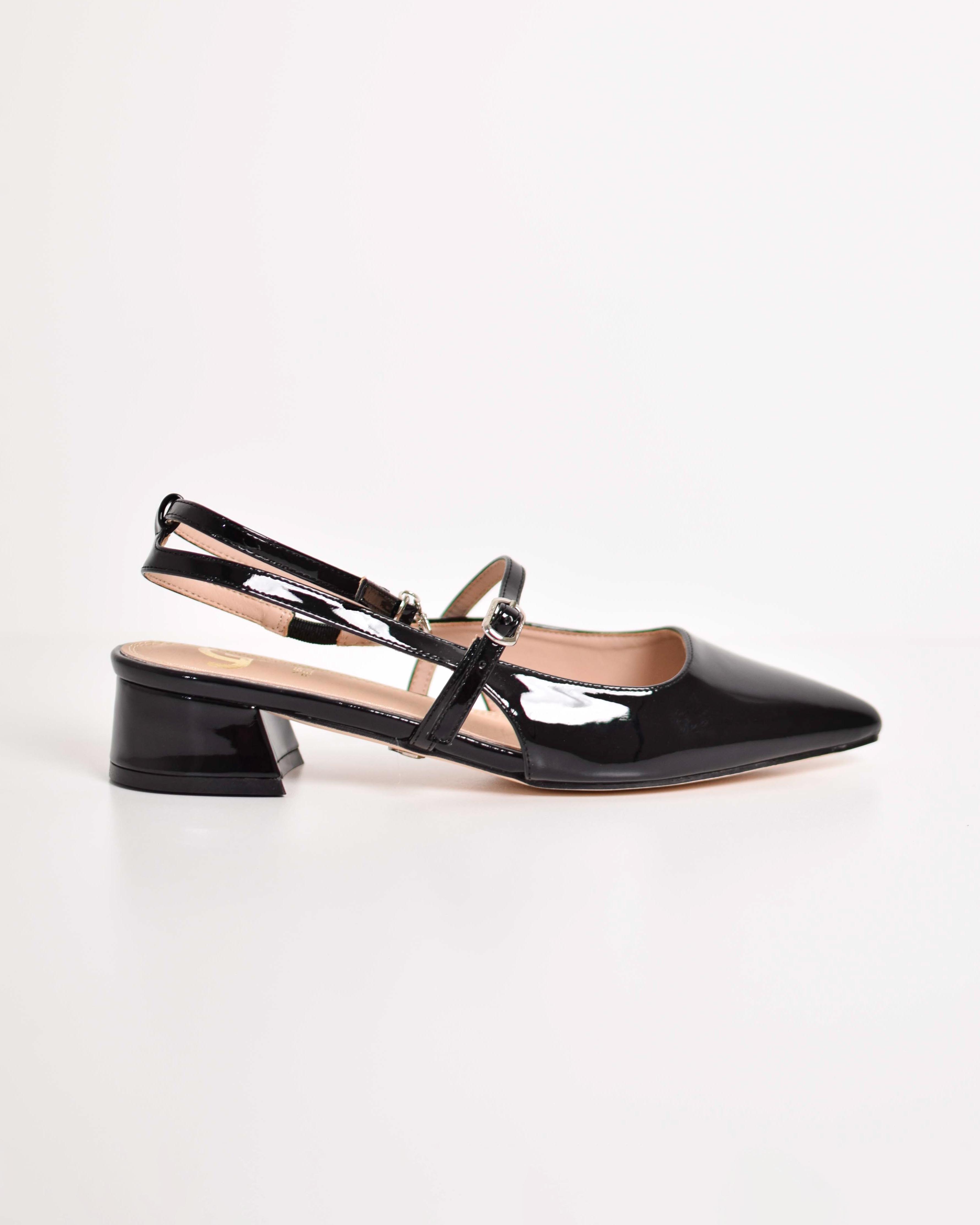 Décolleté with strap
