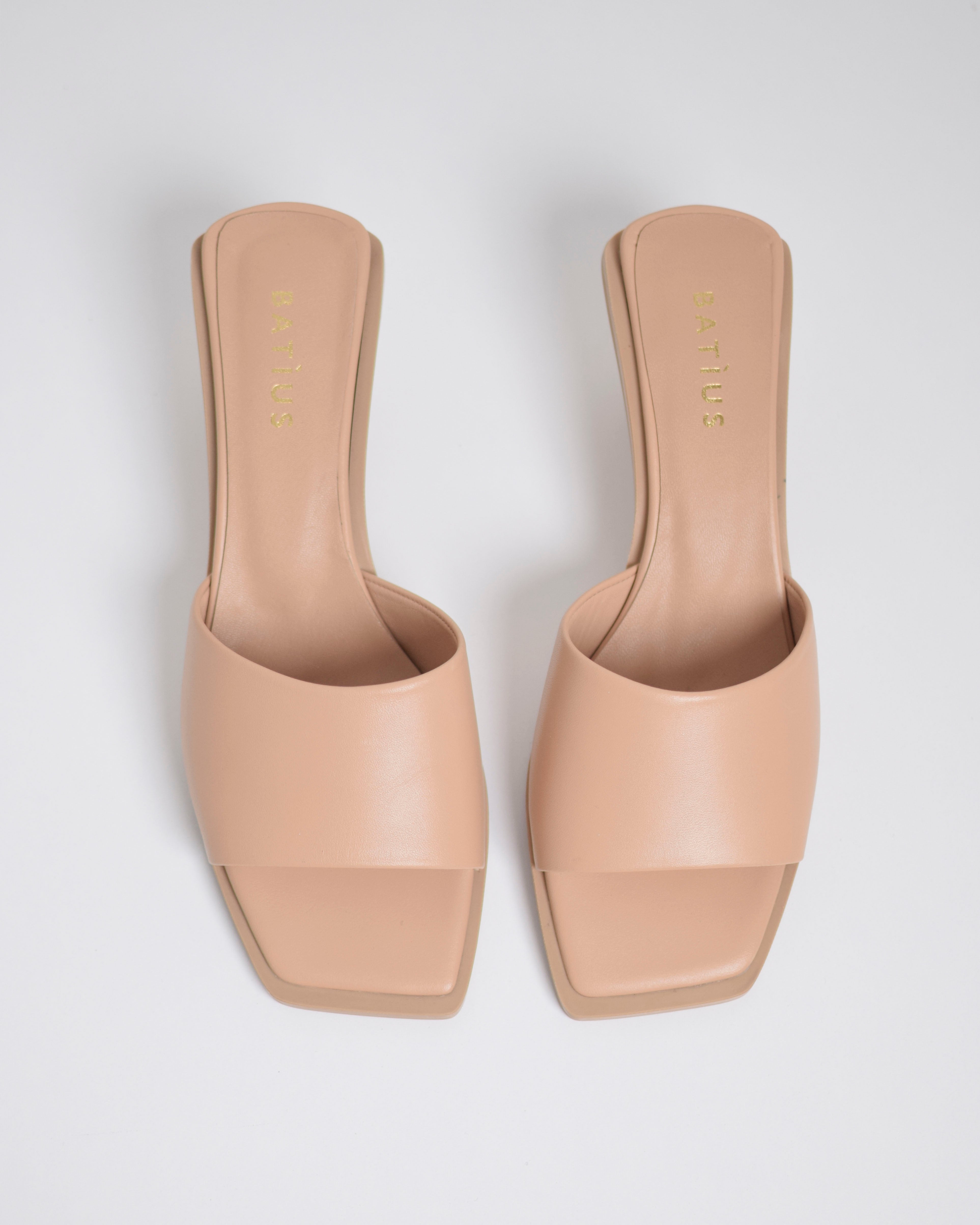 Sandalo con tacco in pelle