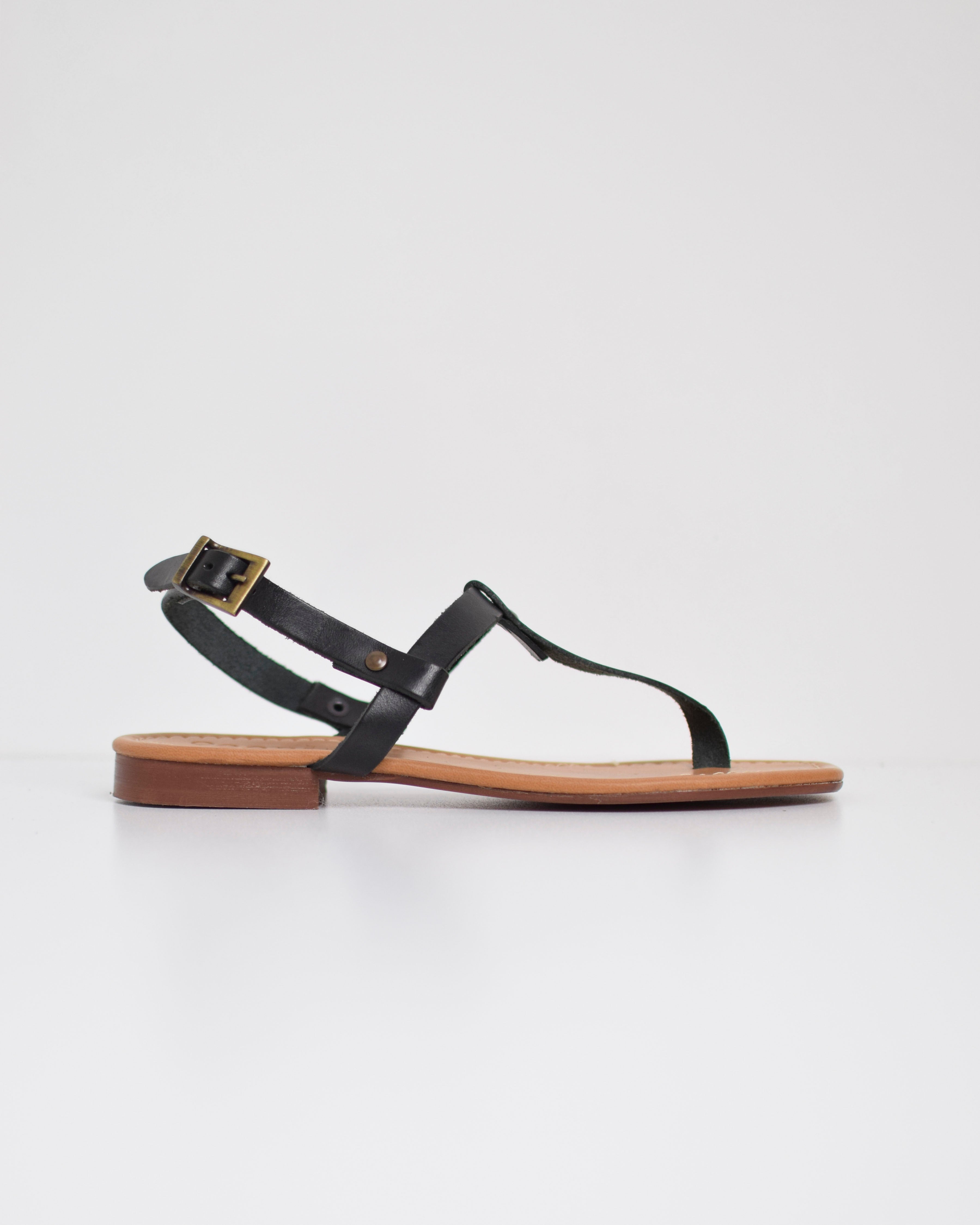 Leather sandal with a slip-on style