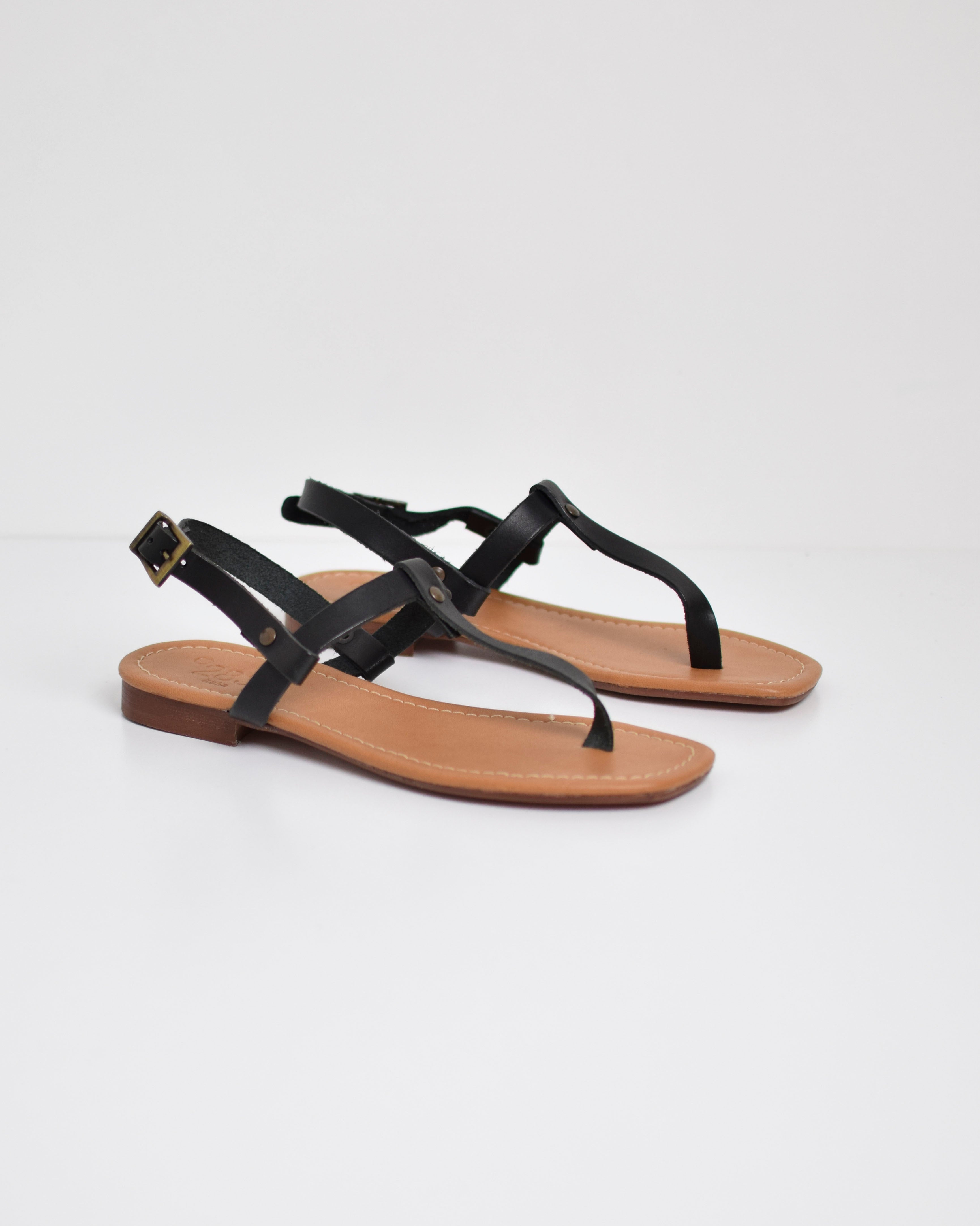 Leather sandal with a slip-on style