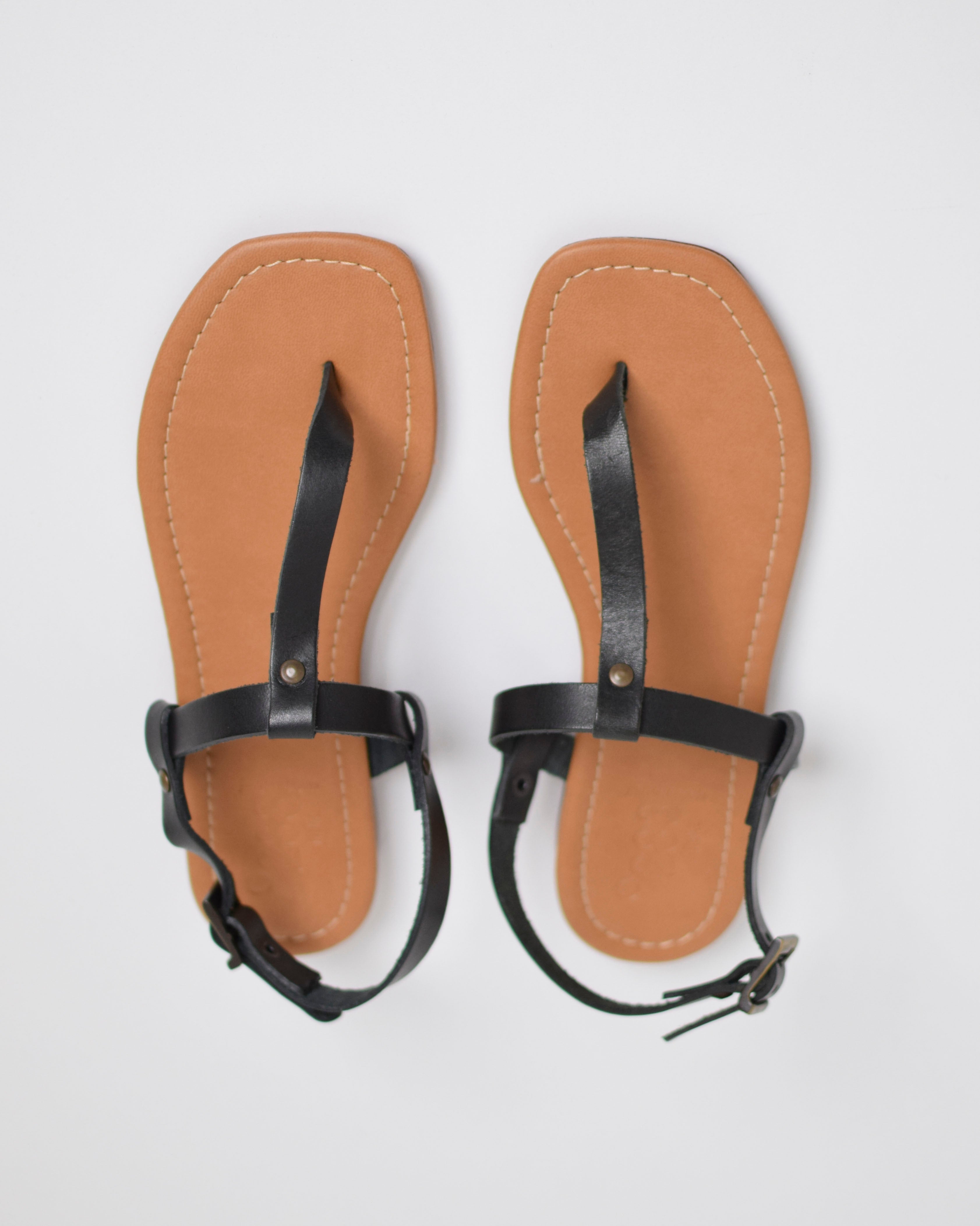 Sandalo indradito in pelle