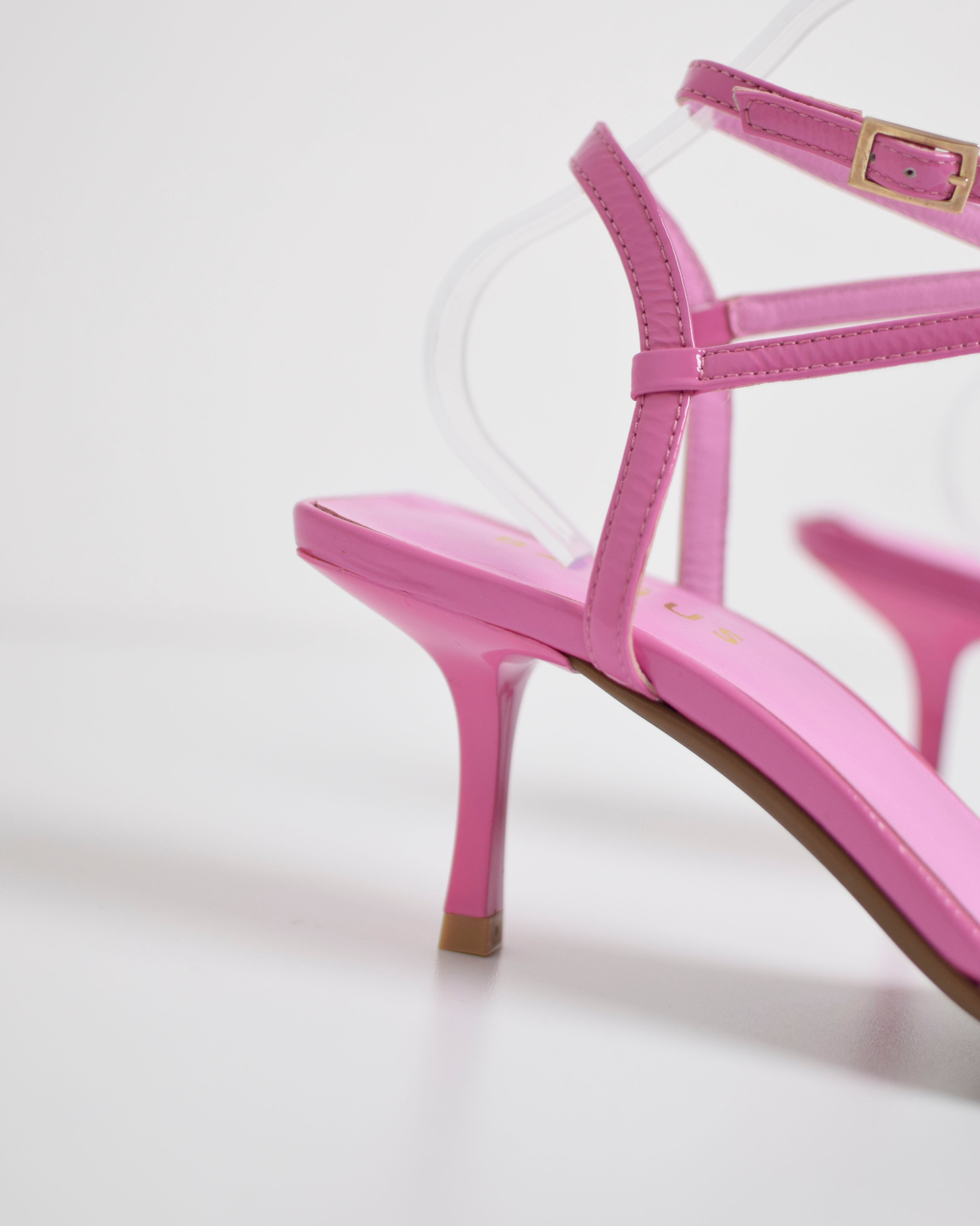 Sandalo con tacco in pelle