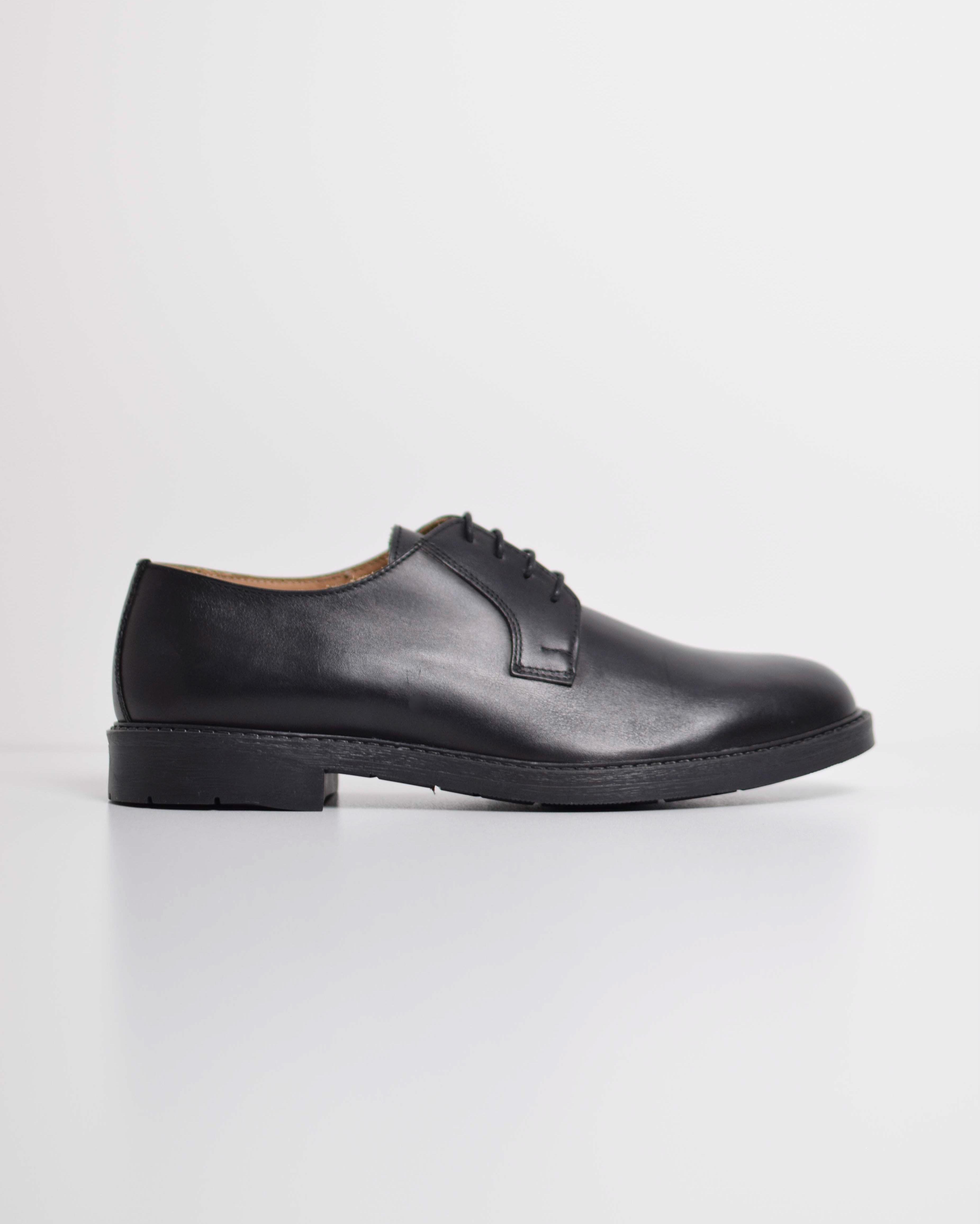 Stringate derby in pelle