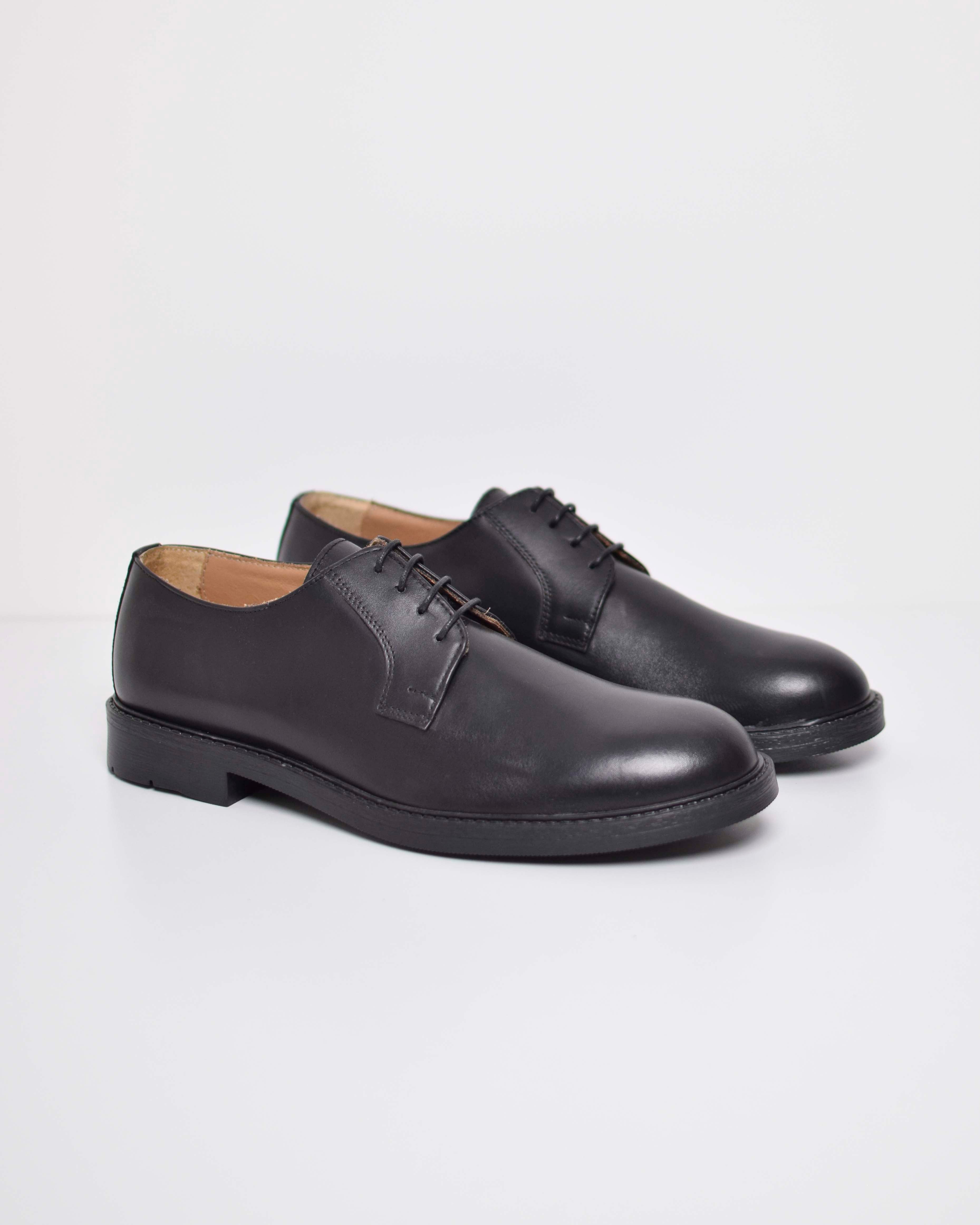 Stringate derby in pelle