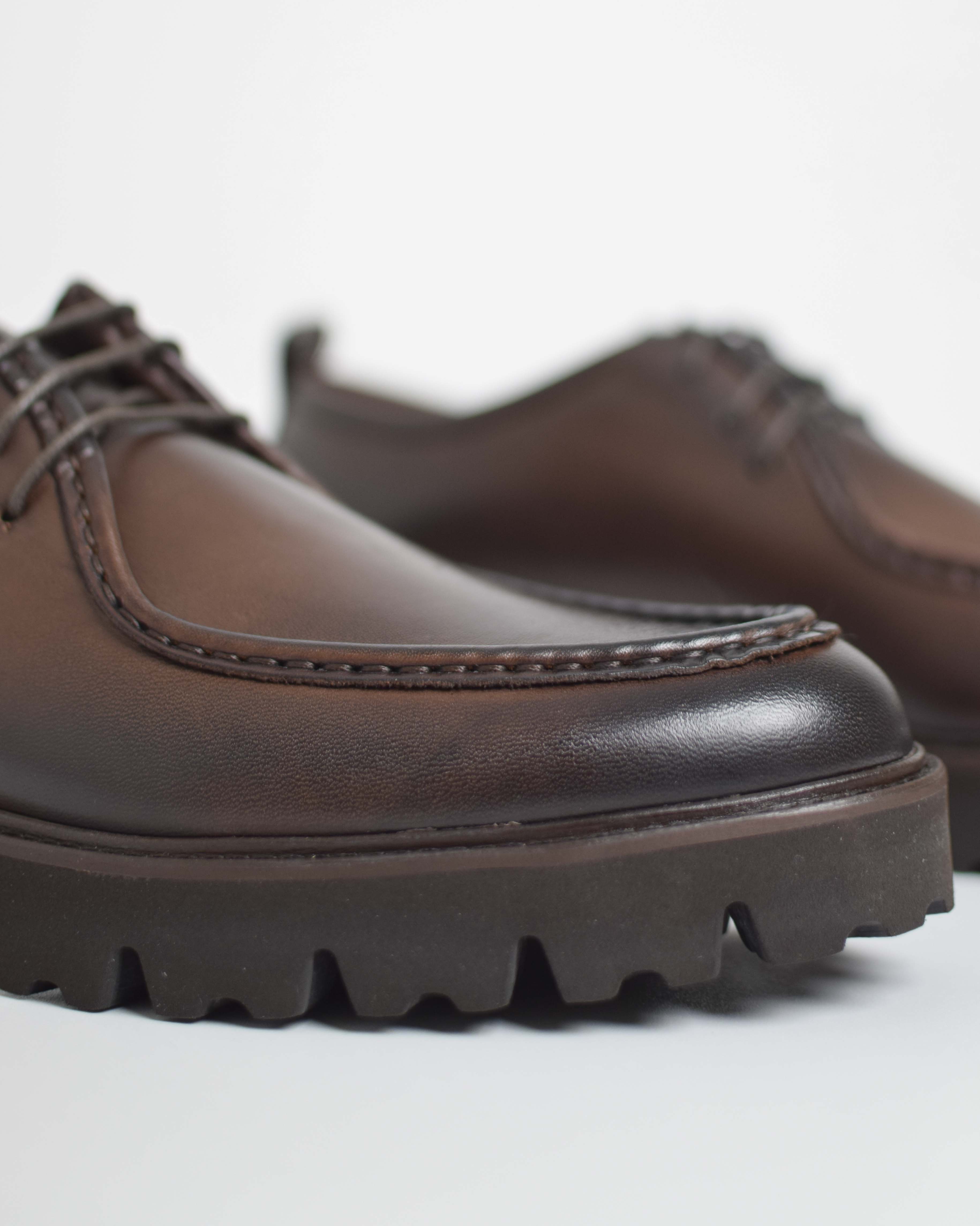 Leather engineer with track sole